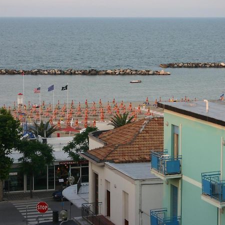Hotel Ribot Ріміні Екстер'єр фото