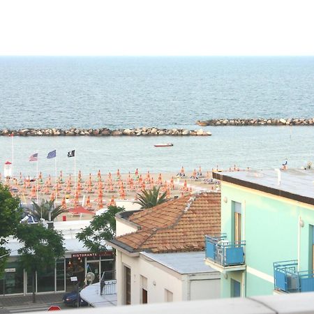Hotel Ribot Ріміні Екстер'єр фото