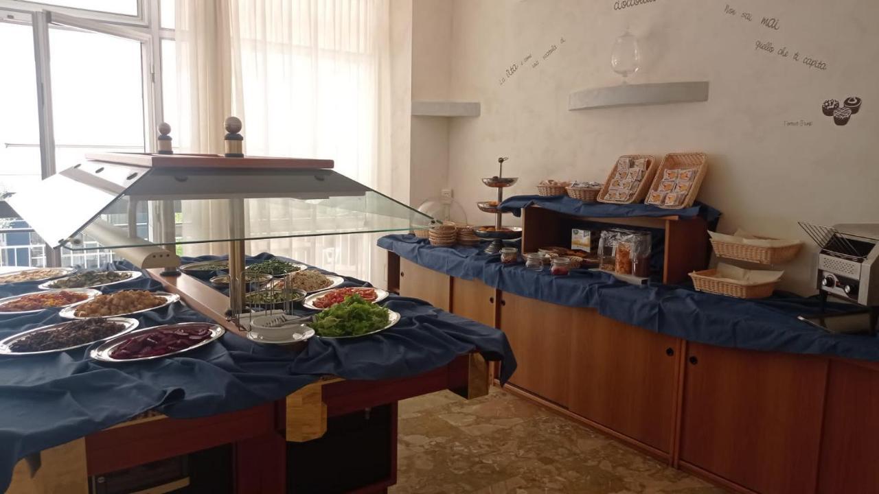 Hotel Ribot Ріміні Екстер'єр фото