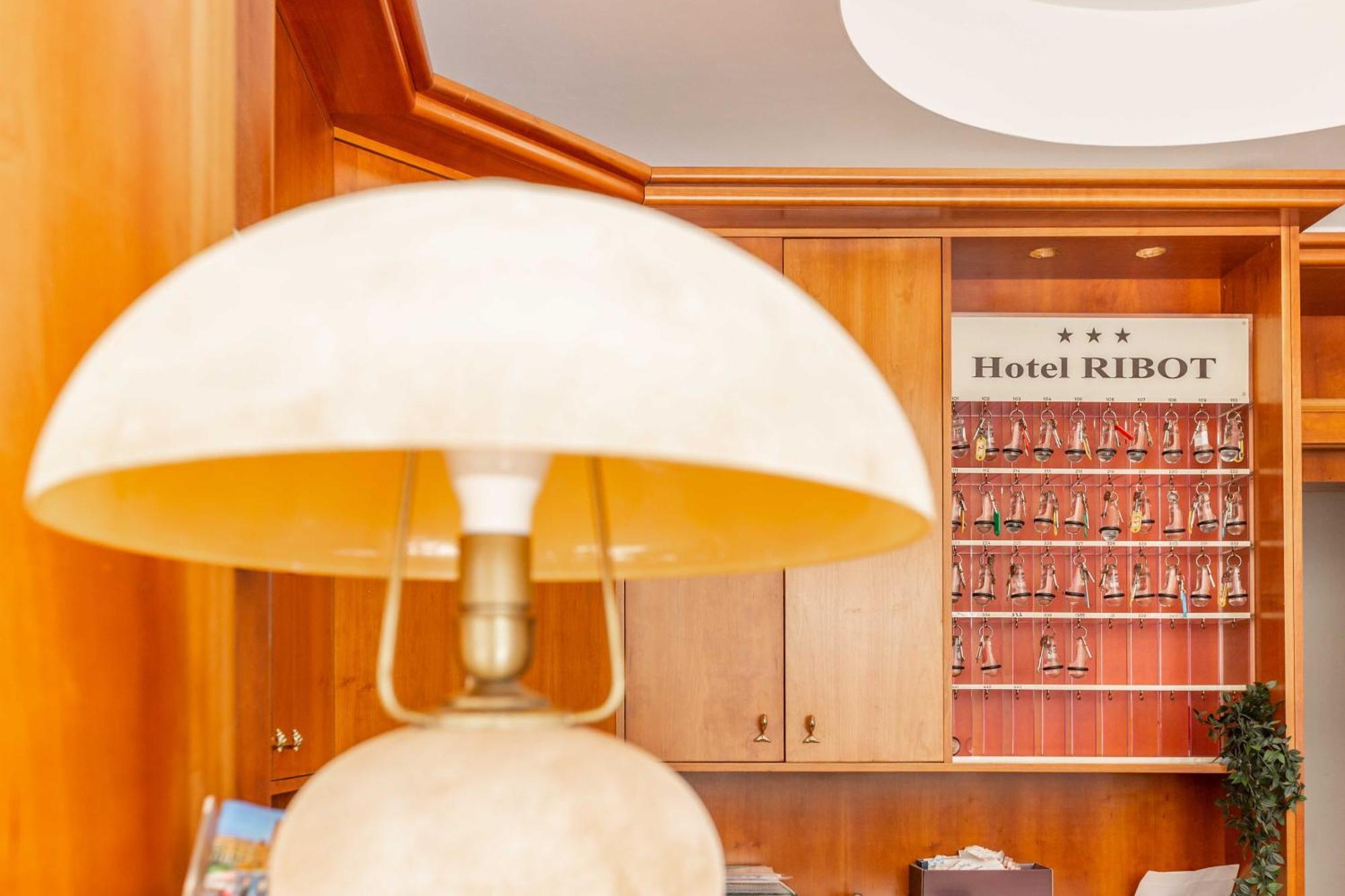 Hotel Ribot Ріміні Екстер'єр фото