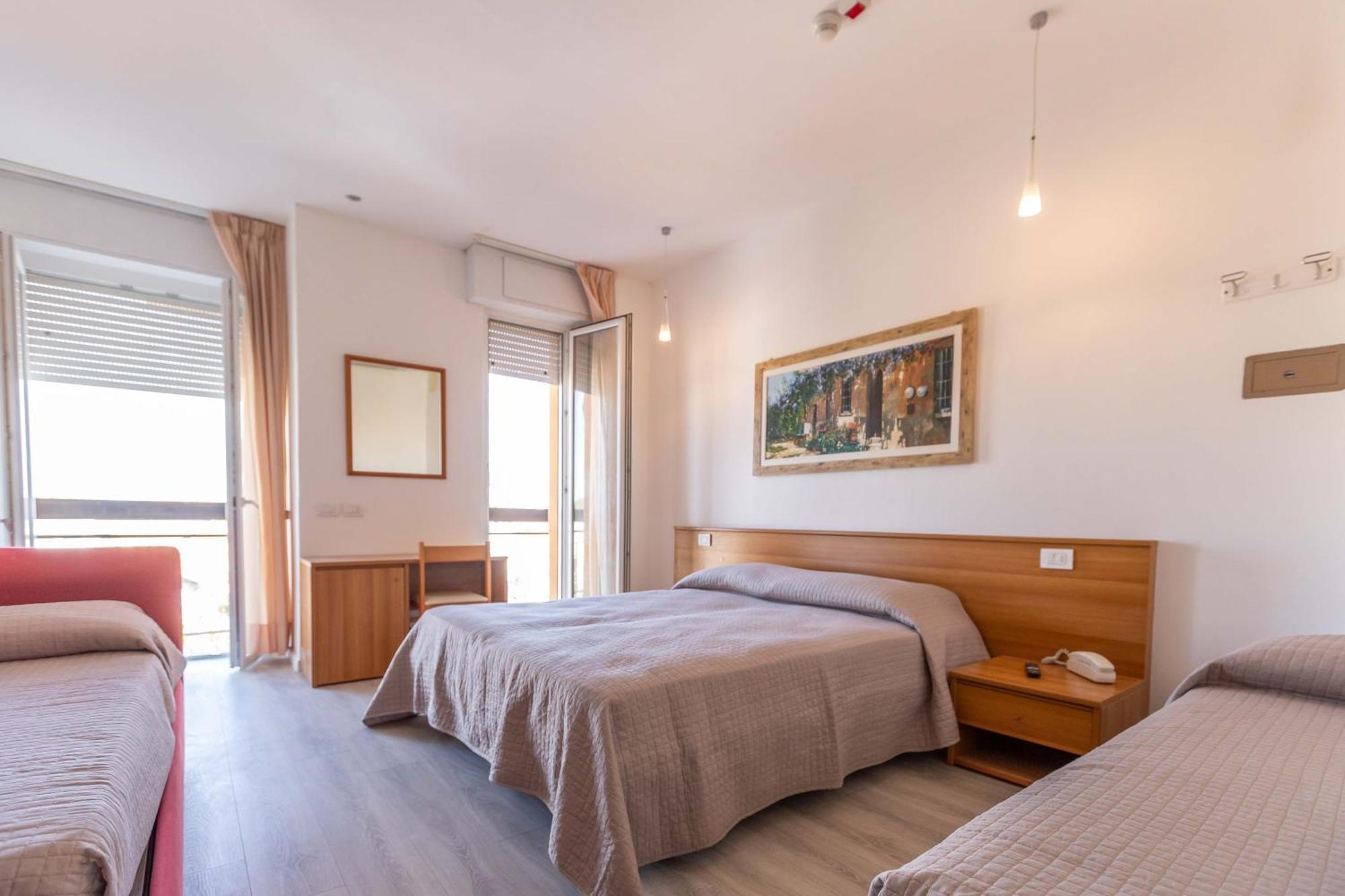 Hotel Ribot Ріміні Екстер'єр фото