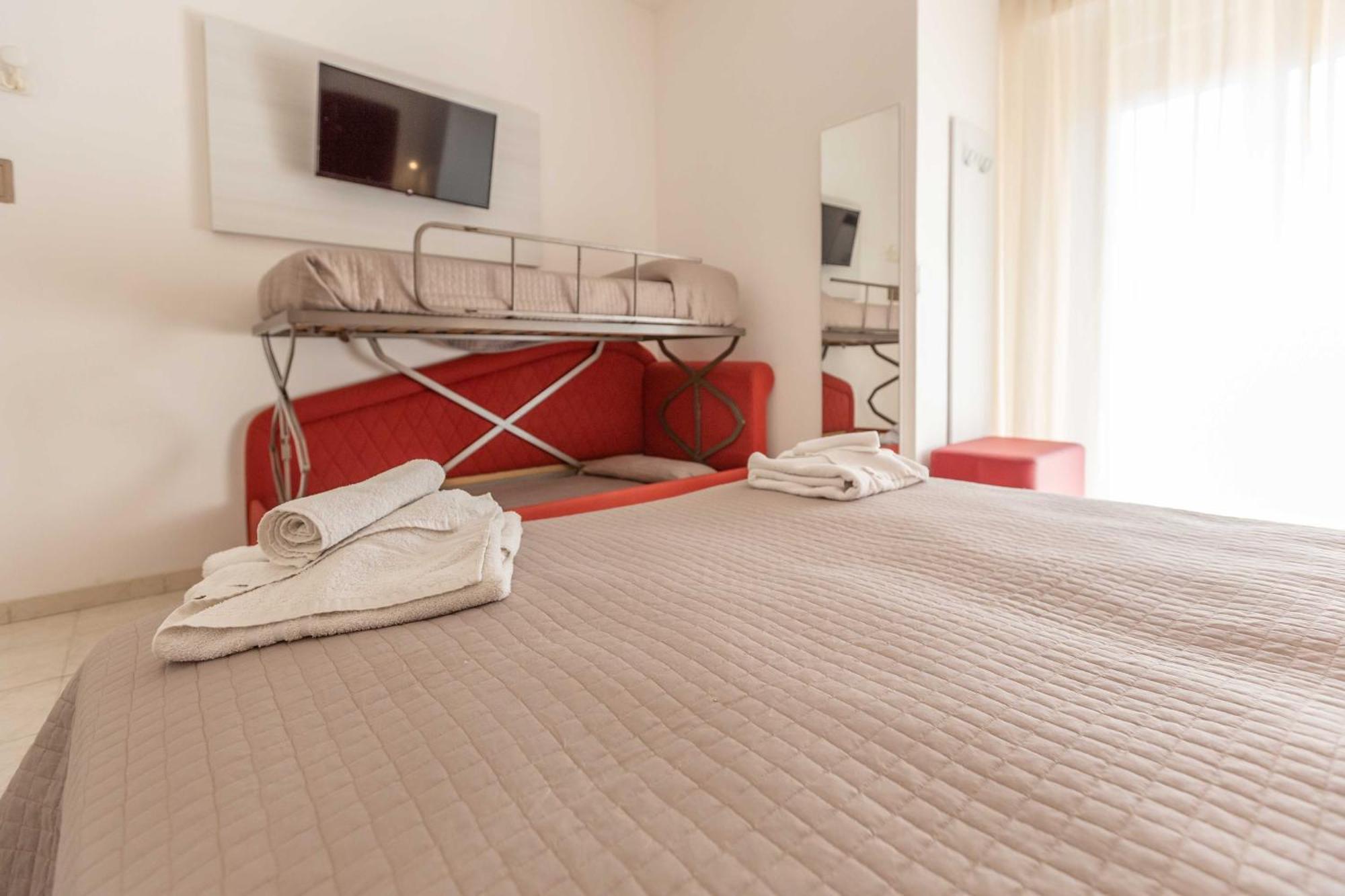 Hotel Ribot Ріміні Екстер'єр фото