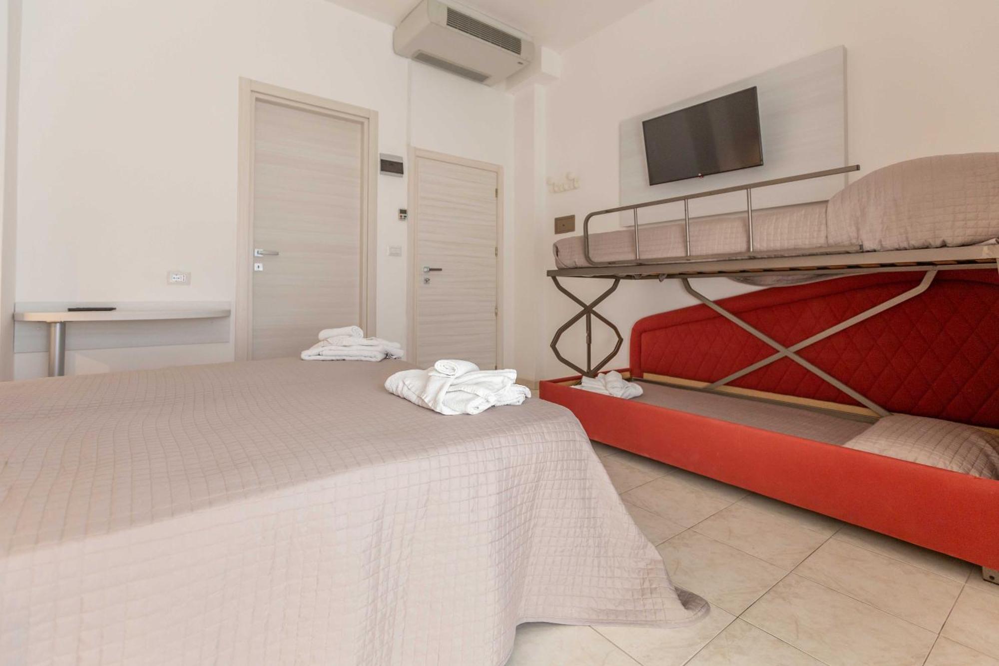 Hotel Ribot Ріміні Екстер'єр фото
