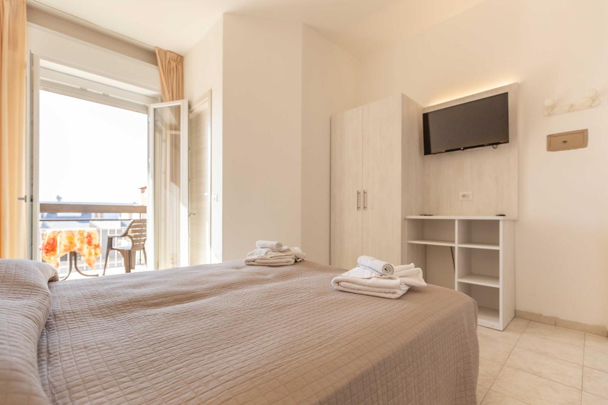 Hotel Ribot Ріміні Екстер'єр фото