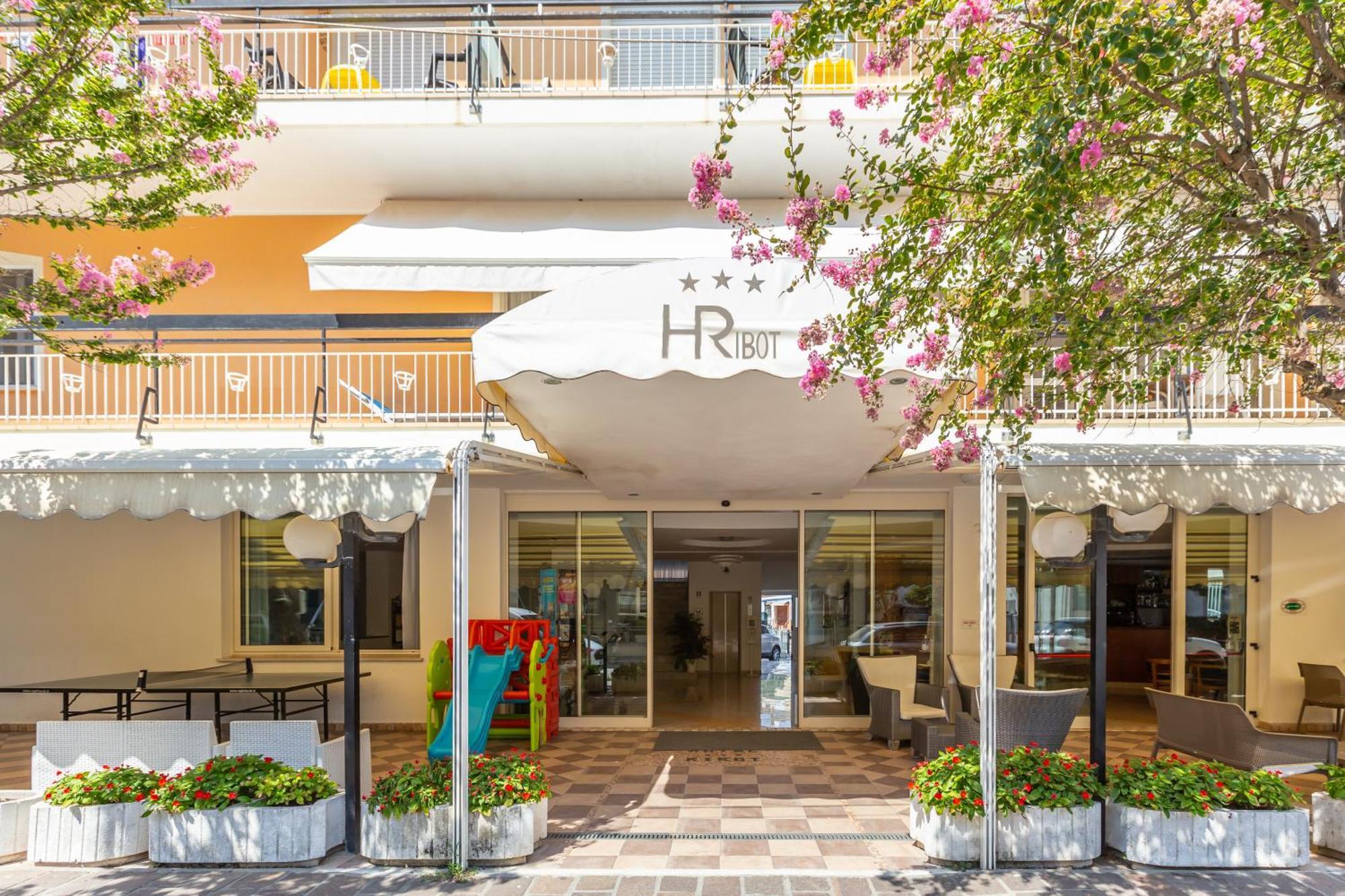 Hotel Ribot Ріміні Екстер'єр фото