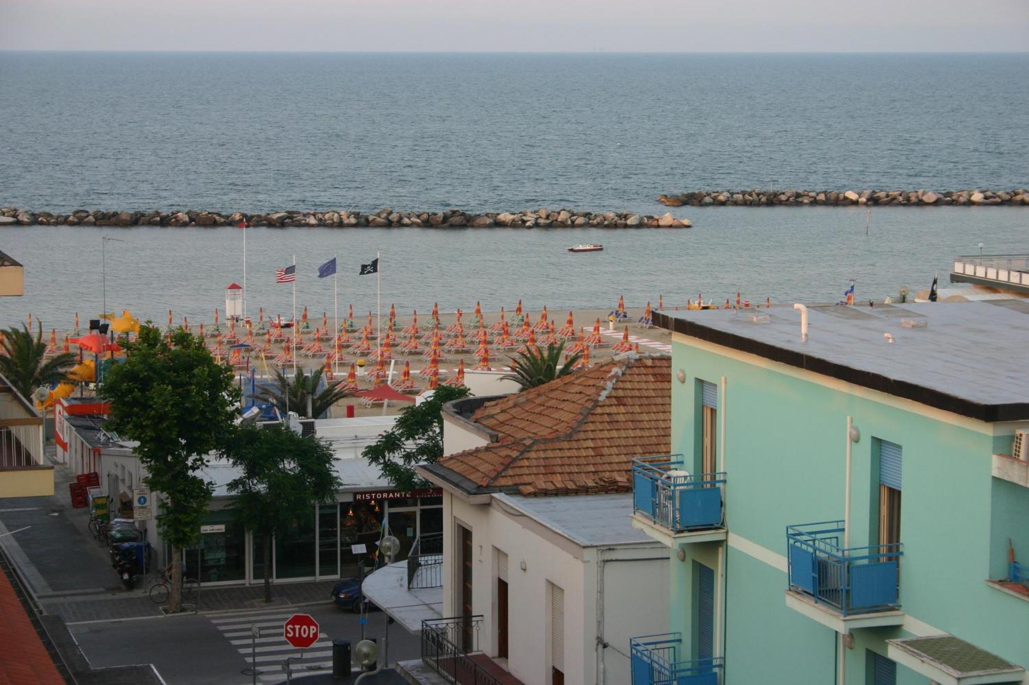 Hotel Ribot Ріміні Екстер'єр фото