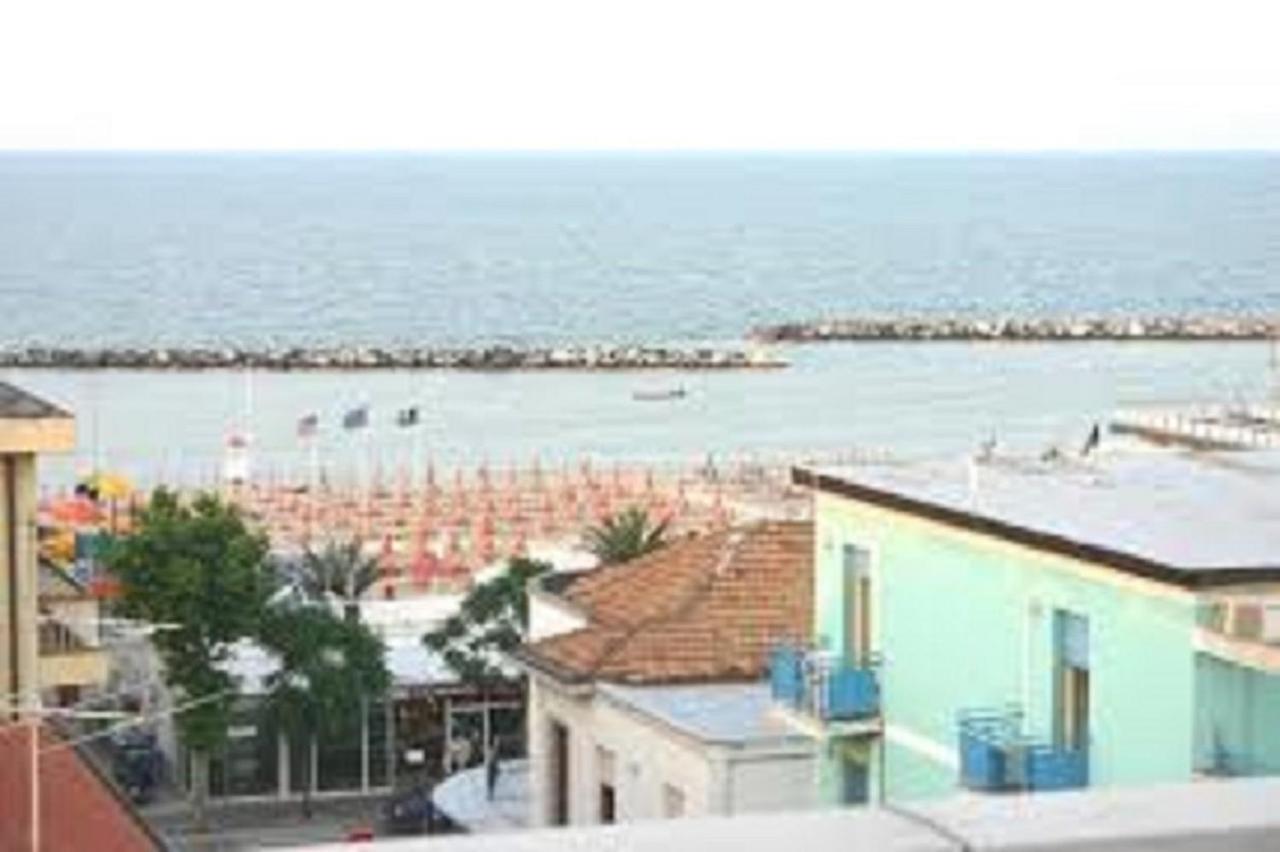 Hotel Ribot Ріміні Екстер'єр фото